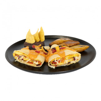 Crepe rellena de huevo con tomate, queso